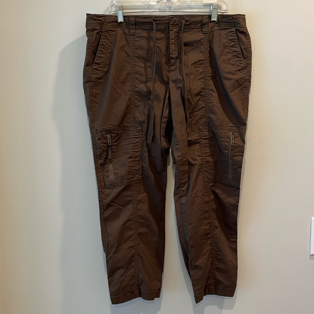 Loft - women’s Capri length cargo pants.  Size 14.  Brown